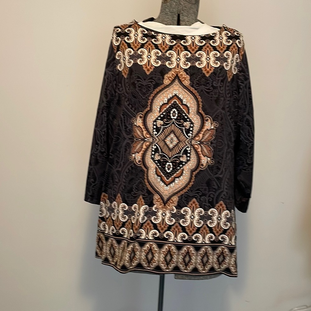 Top. Charter Club. Size 2X. Excellent condition. Multicolored.